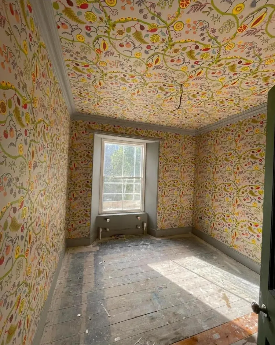 Penzance room with a papered floral ceiling and walls
